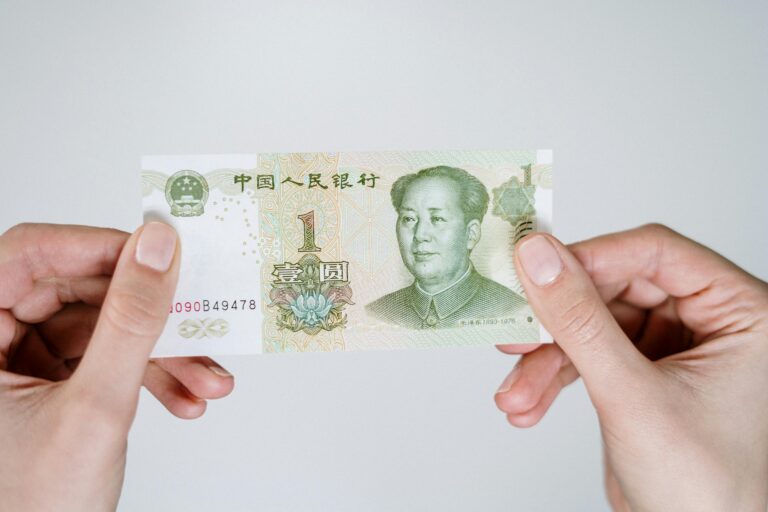 Investors Find Yuan's 2026 Outlook Positive: Growth Confidence Soars