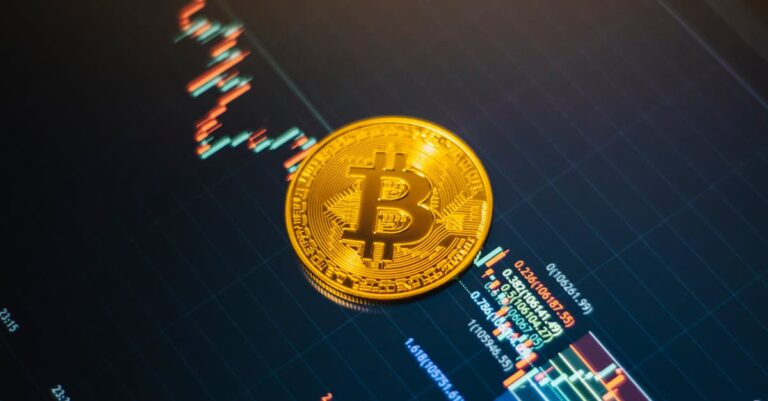 Bitcoin’s $70,000 Tug-of-War: Why Smart Money Remains Wary Bitcoin's $70,000 Tug-of-War: Why Smart Money Remains Wary