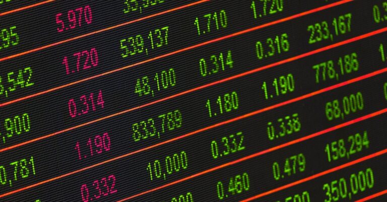 Market Swings Create Investor Jitters: Long-Term Strategy Prevails