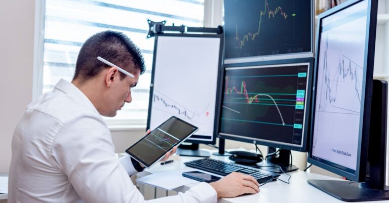 Mastering Market Swings: Smart Navigation for Steady Wealth