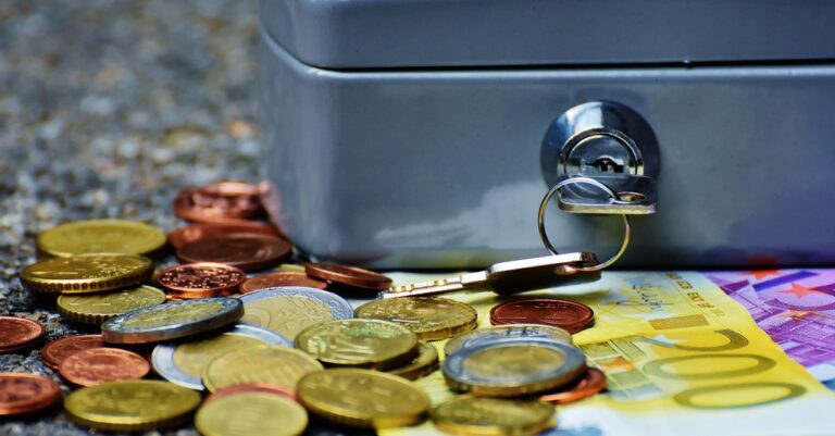 Secure Gains: Smart Investment Risk Management Explained