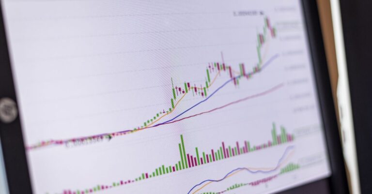 Bitcoin's Bullish Surge: Institutional Confidence Returns