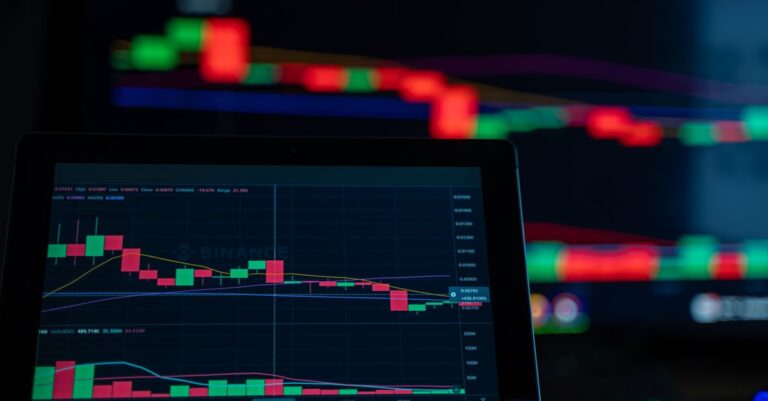 Bitcoin's Plummet: Navigating Crypto Volatility Safely